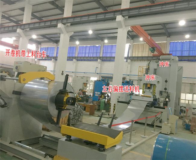 3臺(tái)沖床多工位連線機(jī)械手帶翻轉(zhuǎn)功能生產(chǎn)線