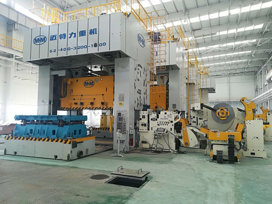 使用沖床三合一送料機(jī)生產(chǎn)前需要做好哪些準(zhǔn)備？